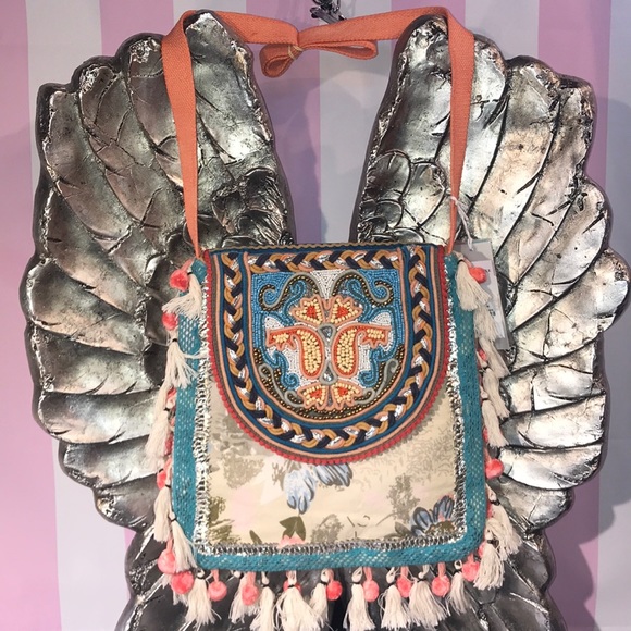 Amiani Handbags - 🎁 Amiani boho Crossbody purse NWT ❤️